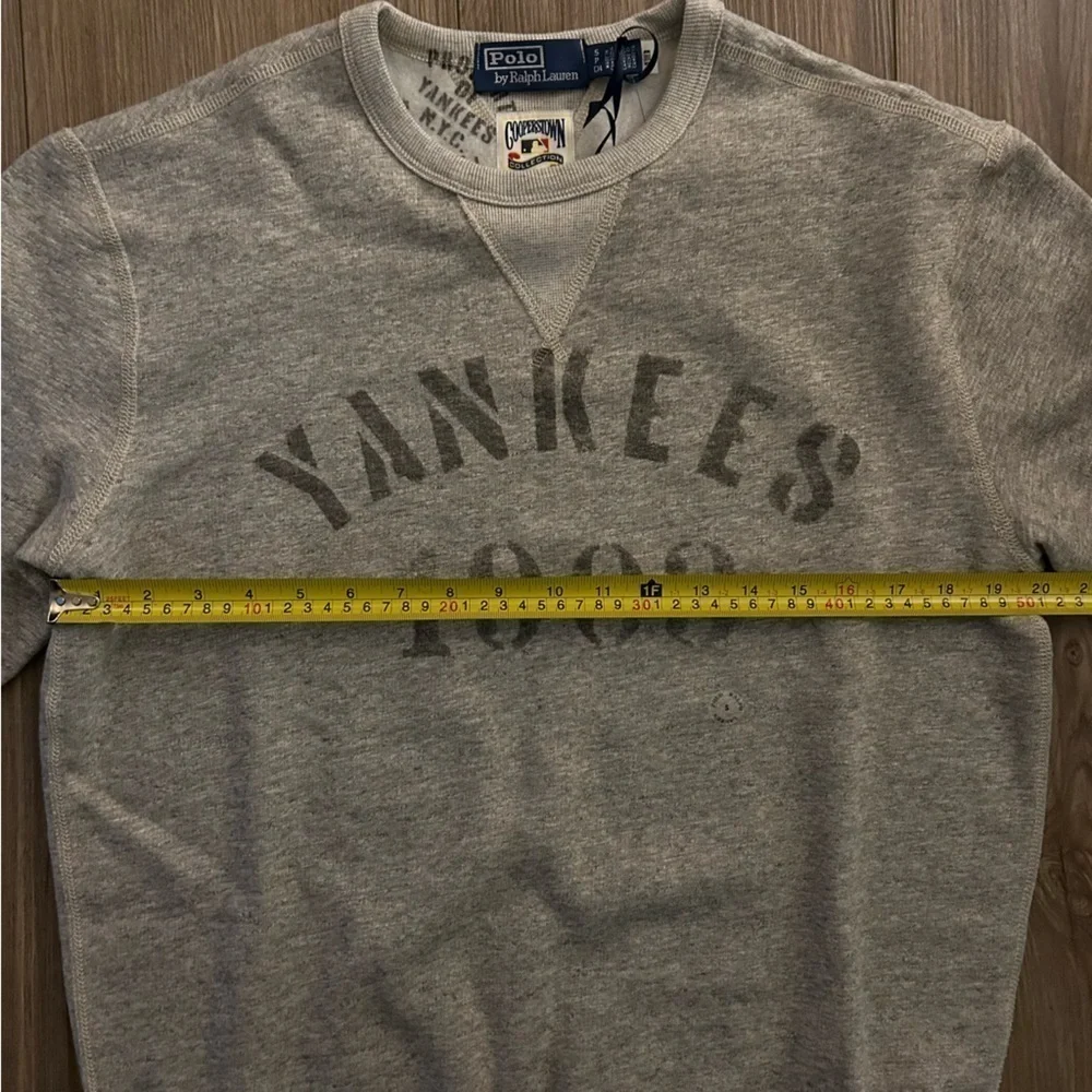 Polo Ralph Lauren | New York Yankees Crewneck Sweatshirt Loft Grey (Small) - Picture 10 of 16